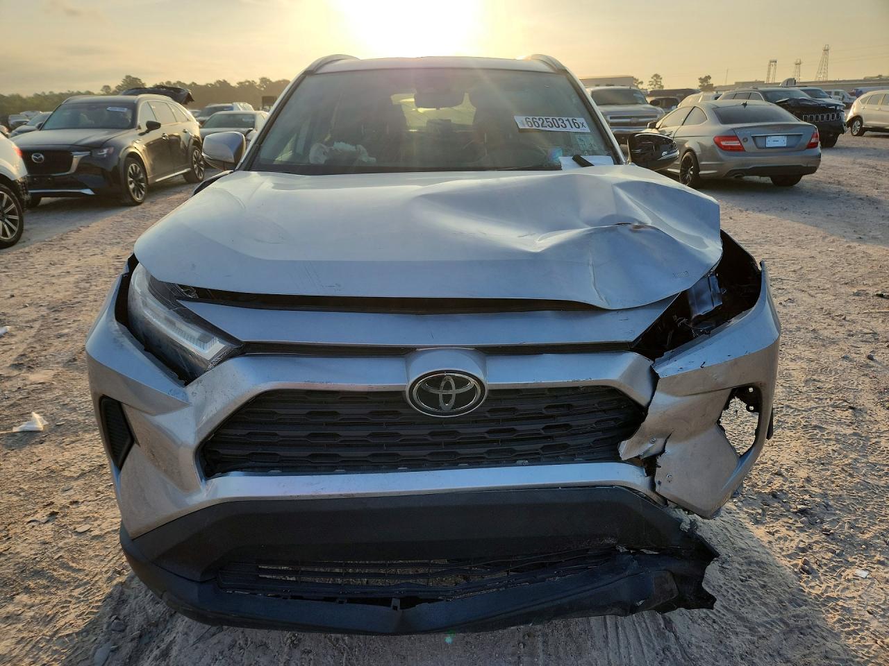 2025 TOYOTA RAV4 XLE — снимка 5