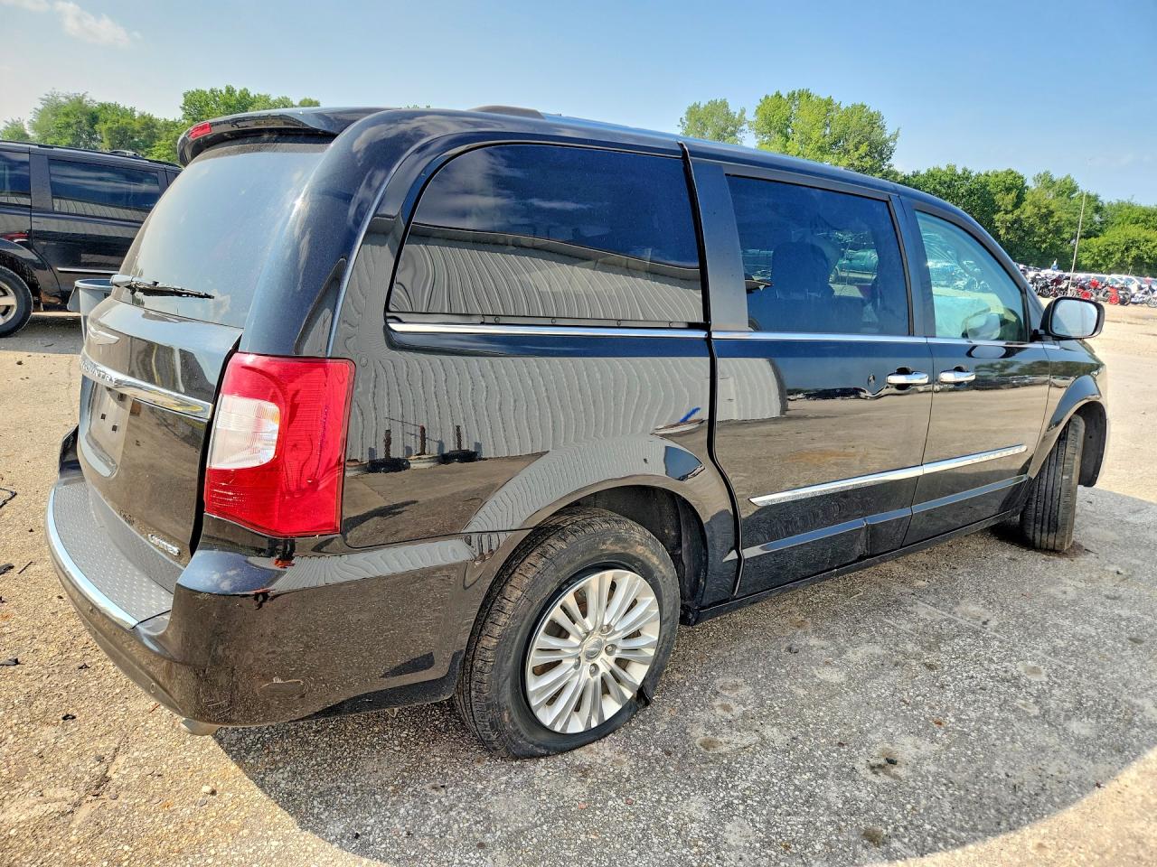 2016 CHRYSLER TOWN & COUNTRY LIMITED — снимка 3