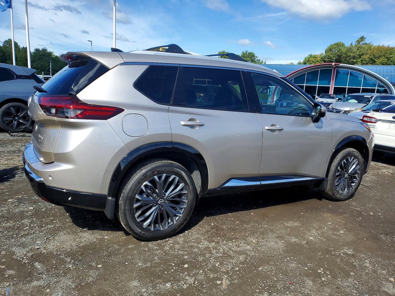 2026 NISSAN ROGUE PLATINUM — photo 3