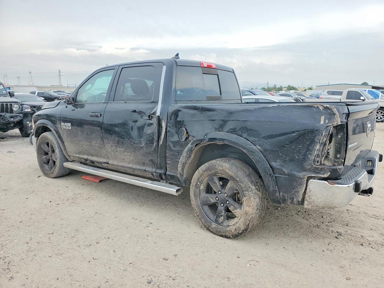 2015 RAM 1500 SLT — снимка 2