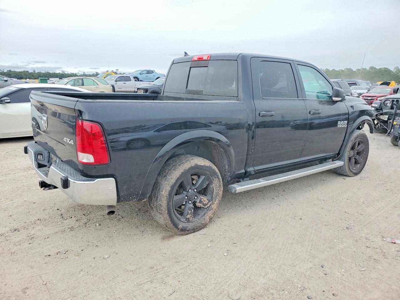 2015 RAM 1500 SLT — снимка 3