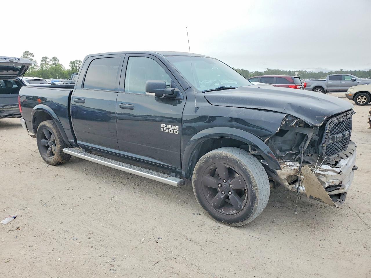 2015 RAM 1500 SLT — снимка 4