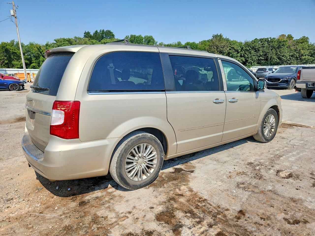 2016 CHRYSLER TOWN & COUNTRY TOURING L — снимка 3