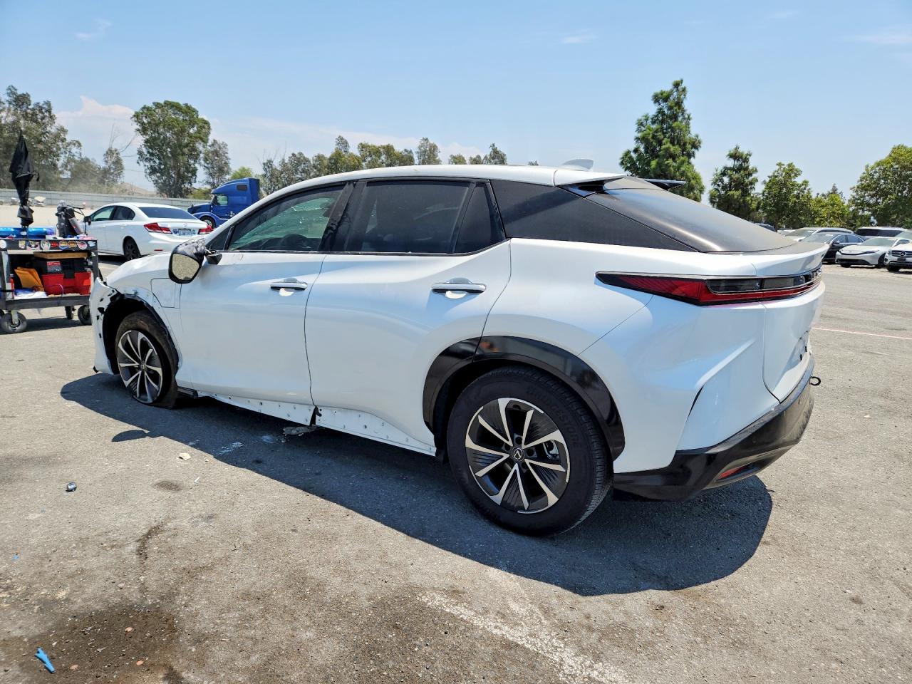 2024 LEXUS RZ 300E — снимка 2