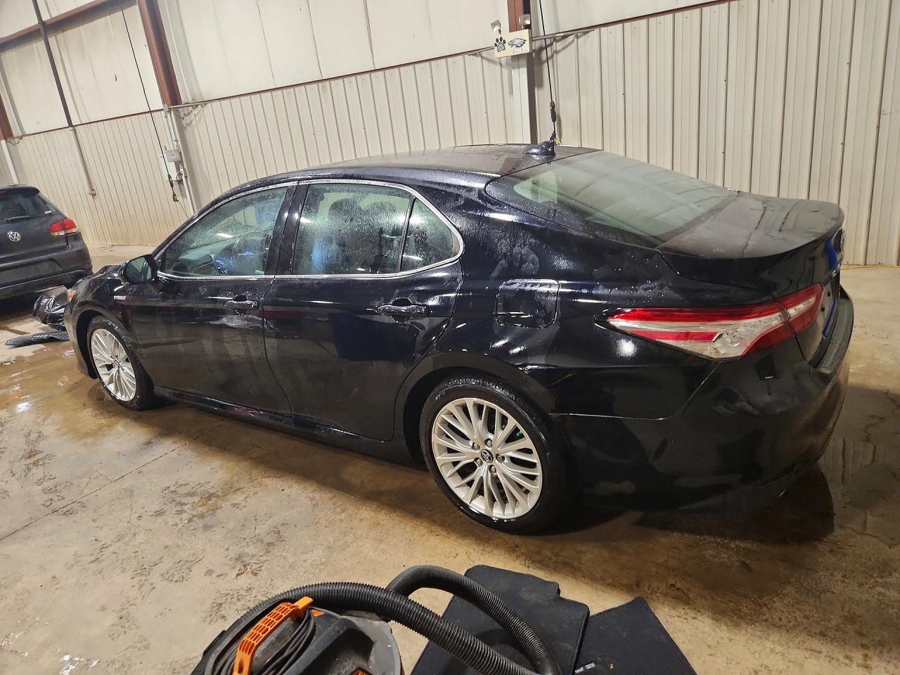 2019 TOYOTA CAMRY HYBRID XLE — снимка 2