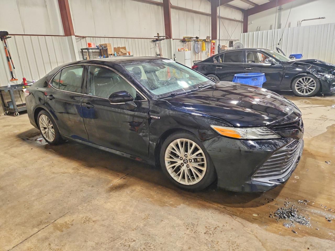 2019 TOYOTA CAMRY HYBRID XLE — снимка 4