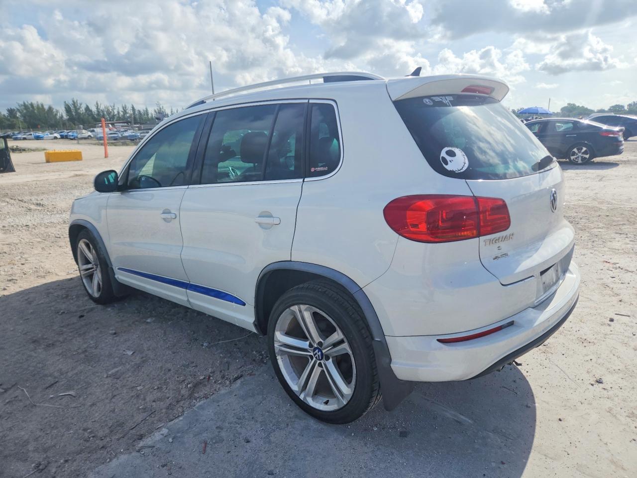 2015 VOLKSWAGEN TIGUAN S — снимка 2