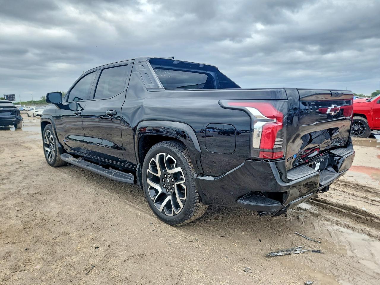 2024 CHEVROLET SILVERADO RST — снимка 2