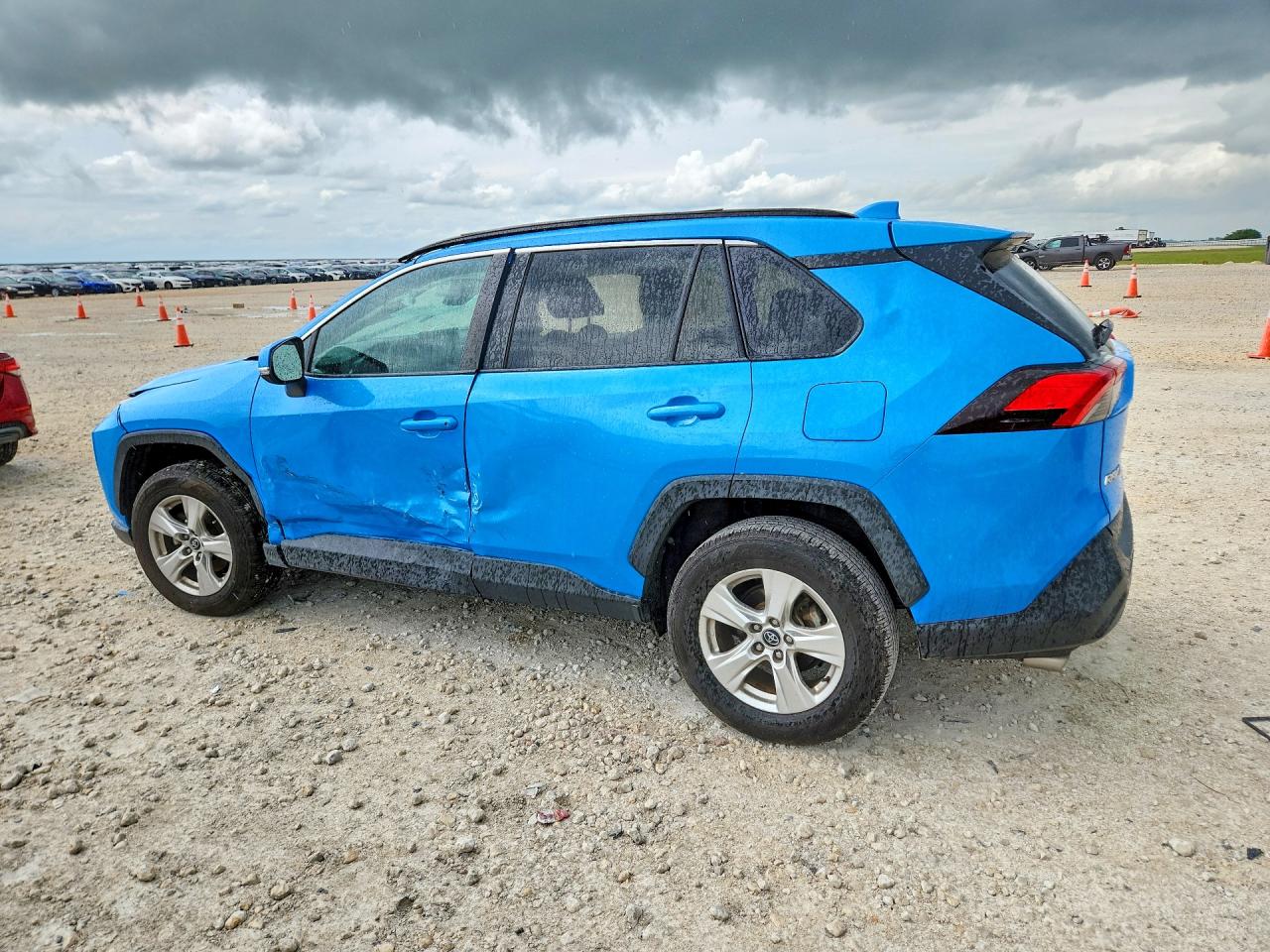 2021 TOYOTA RAV4 XLE — снимка 2