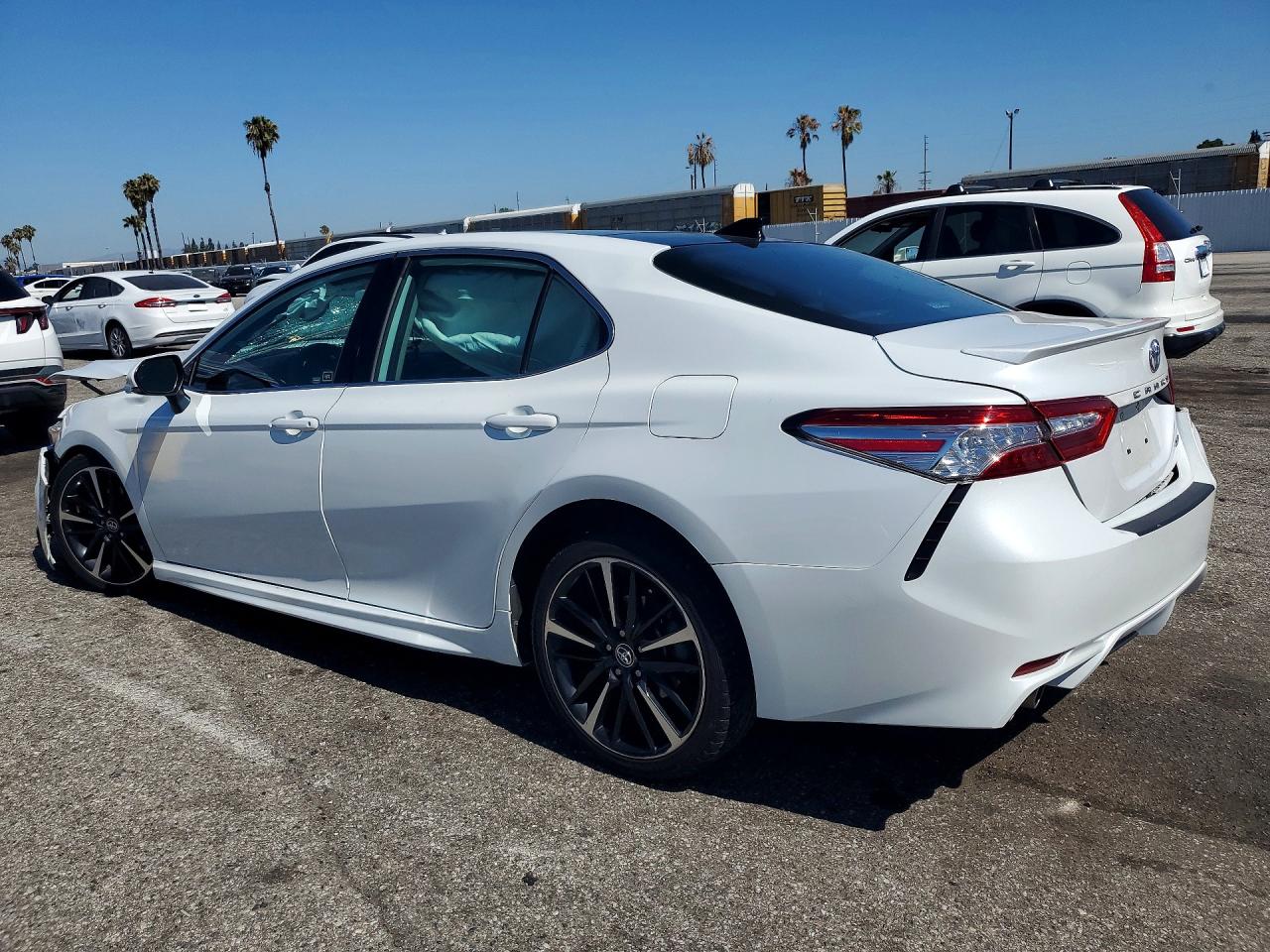 2020 TOYOTA CAMRY XSE V6 — снимка 2