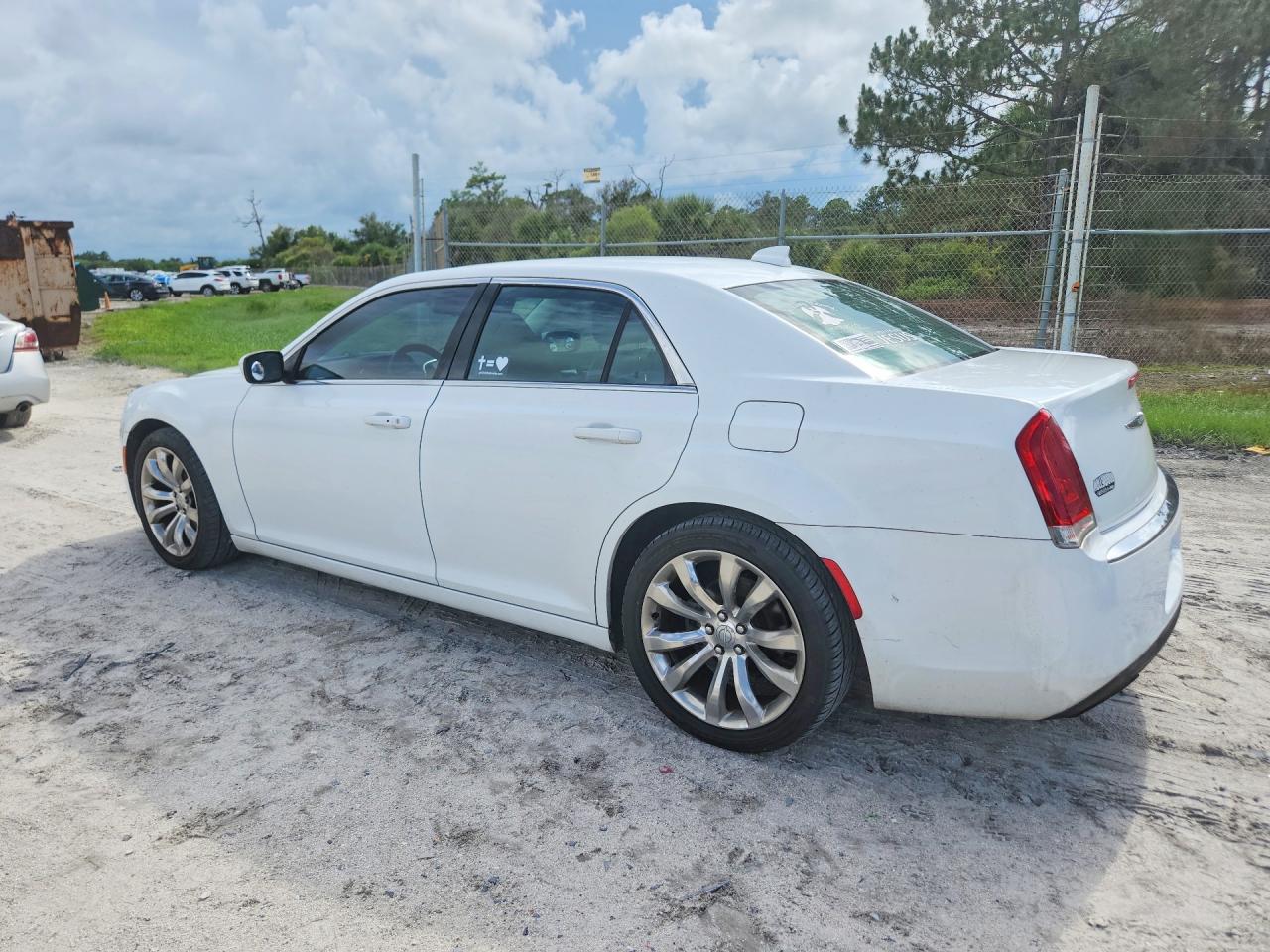 2016 CHRYSLER 300 LIMITED — снимка 2