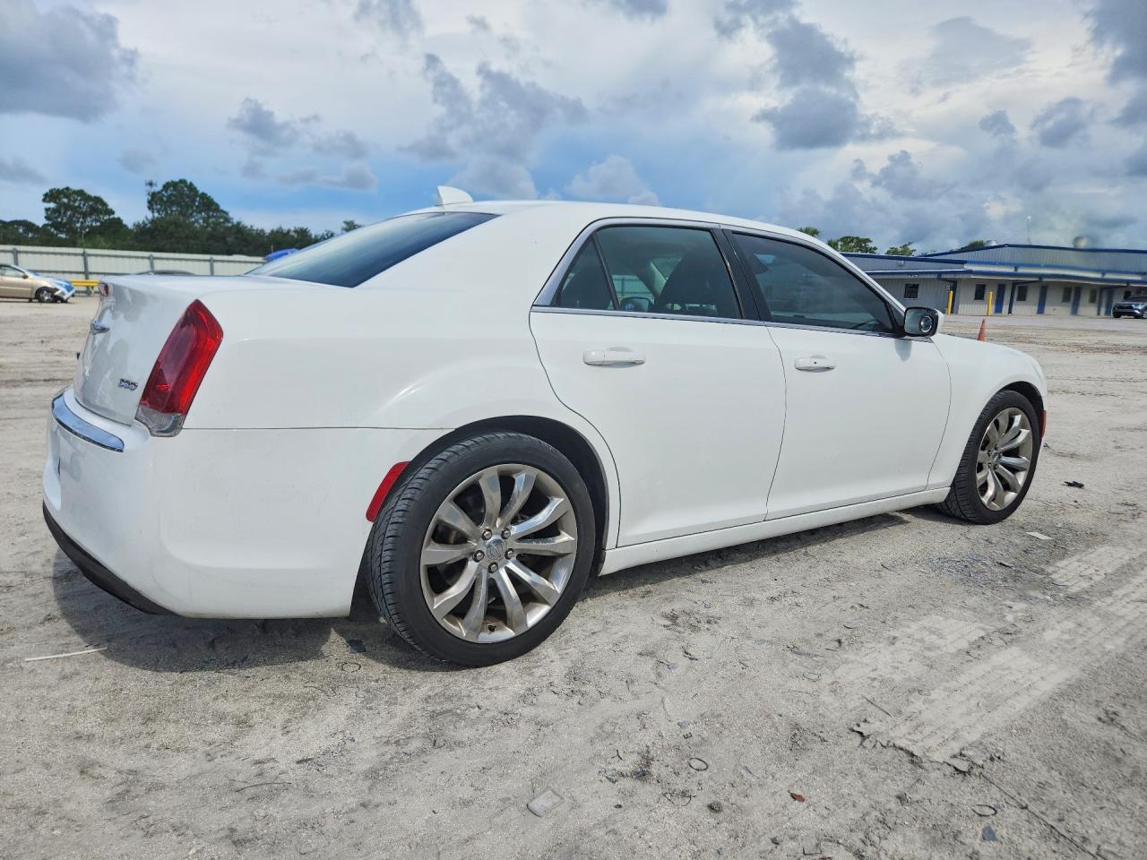 2016 CHRYSLER 300 LIMITED — снимка 3