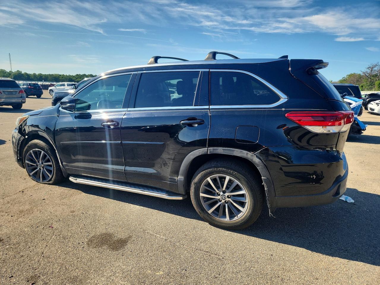 2017 TOYOTA HIGHLANDER XLE — снимка 2