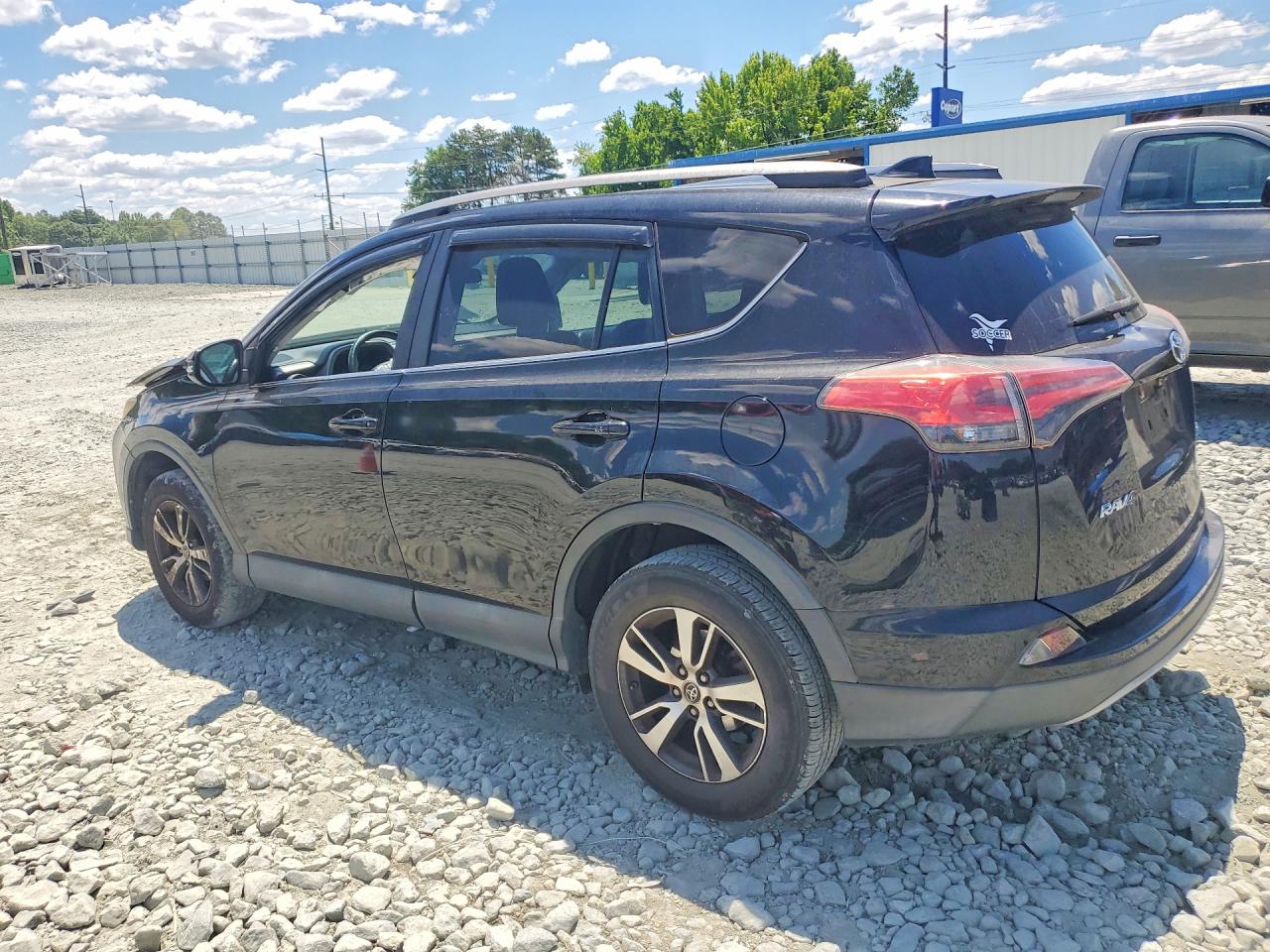 2018 TOYOTA RAV4 XLE — снимка 2