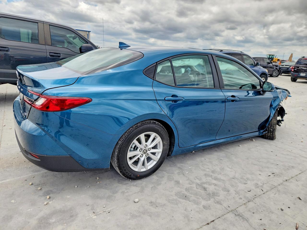 2026 TOYOTA CAMRY LE — снимка 3