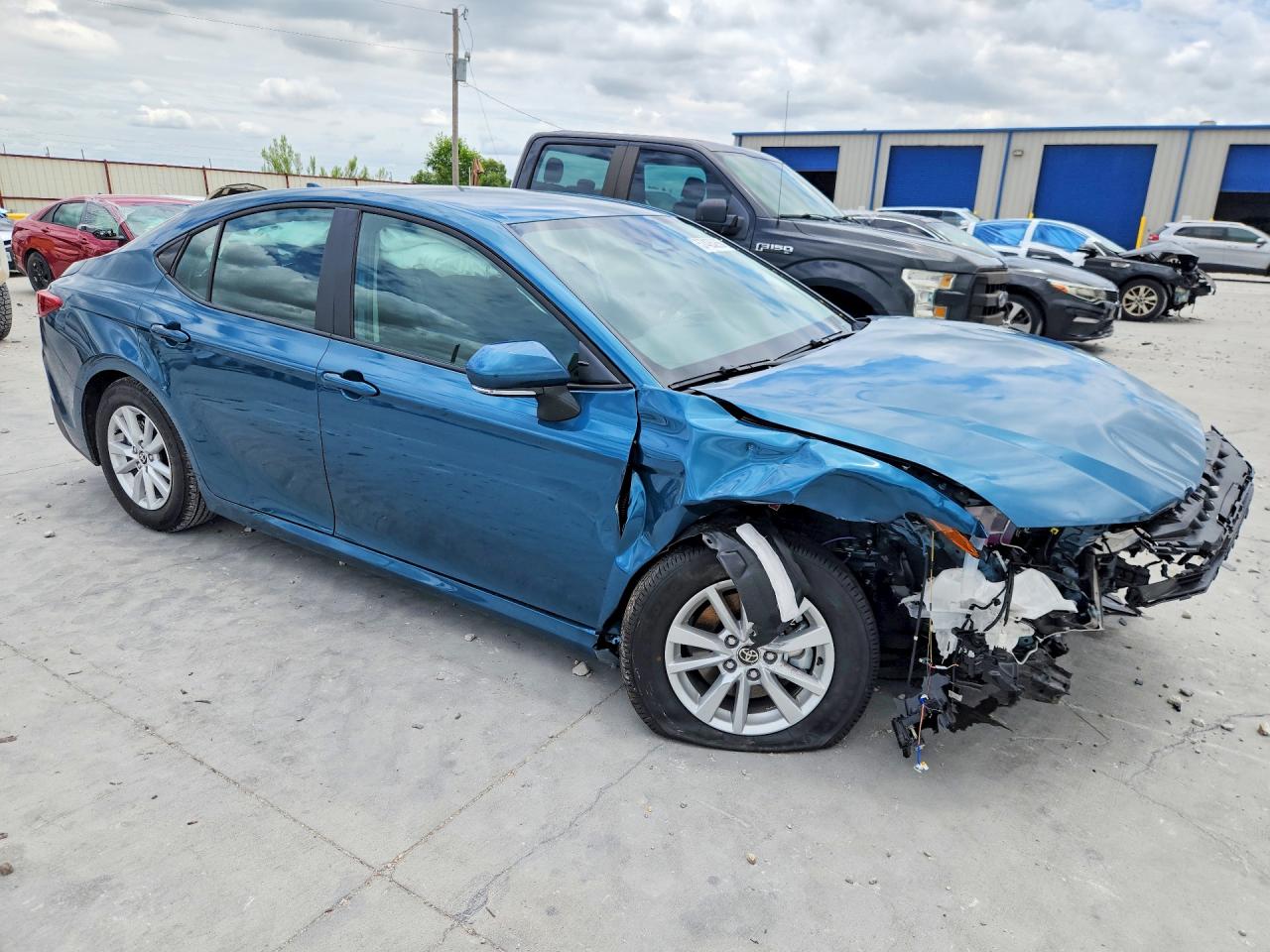 2026 TOYOTA CAMRY LE — снимка 4