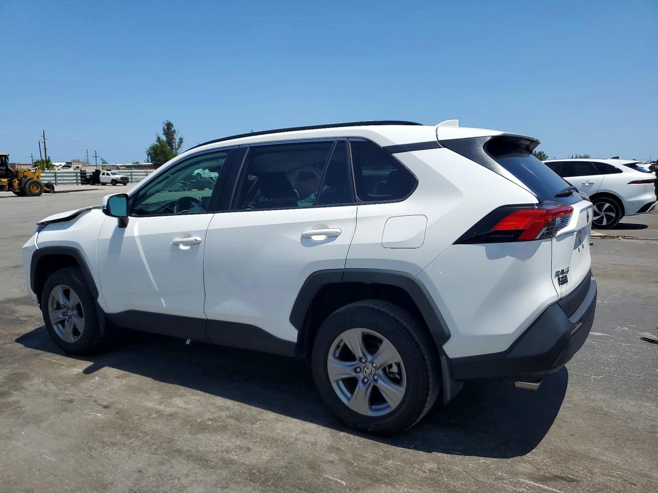 2024 TOYOTA RAV4 XLE — снимка 2