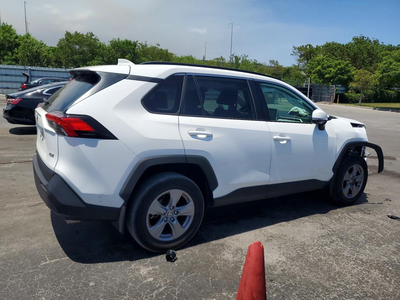2024 TOYOTA RAV4 XLE — снимка 3