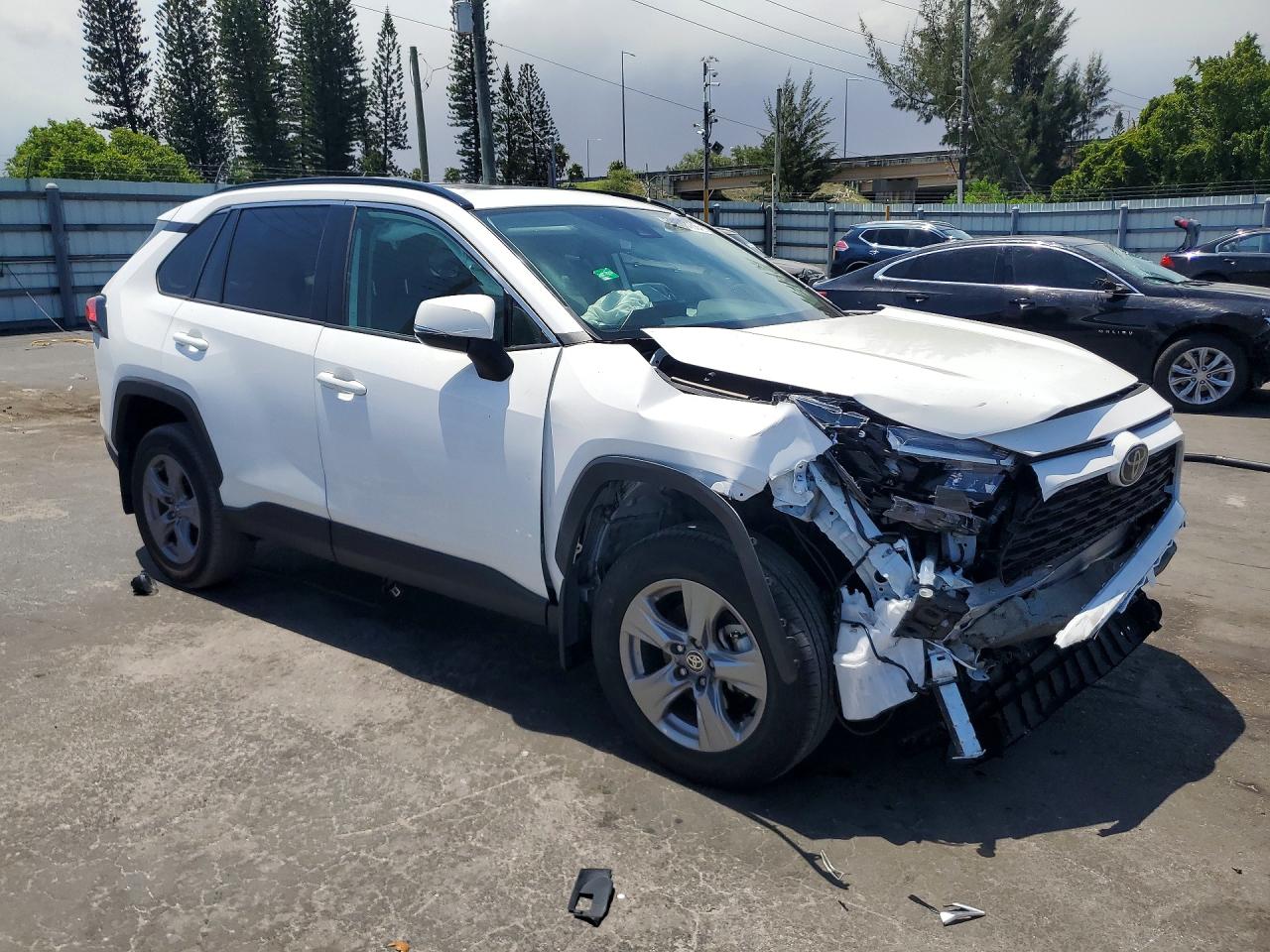 2024 TOYOTA RAV4 XLE — снимка 4