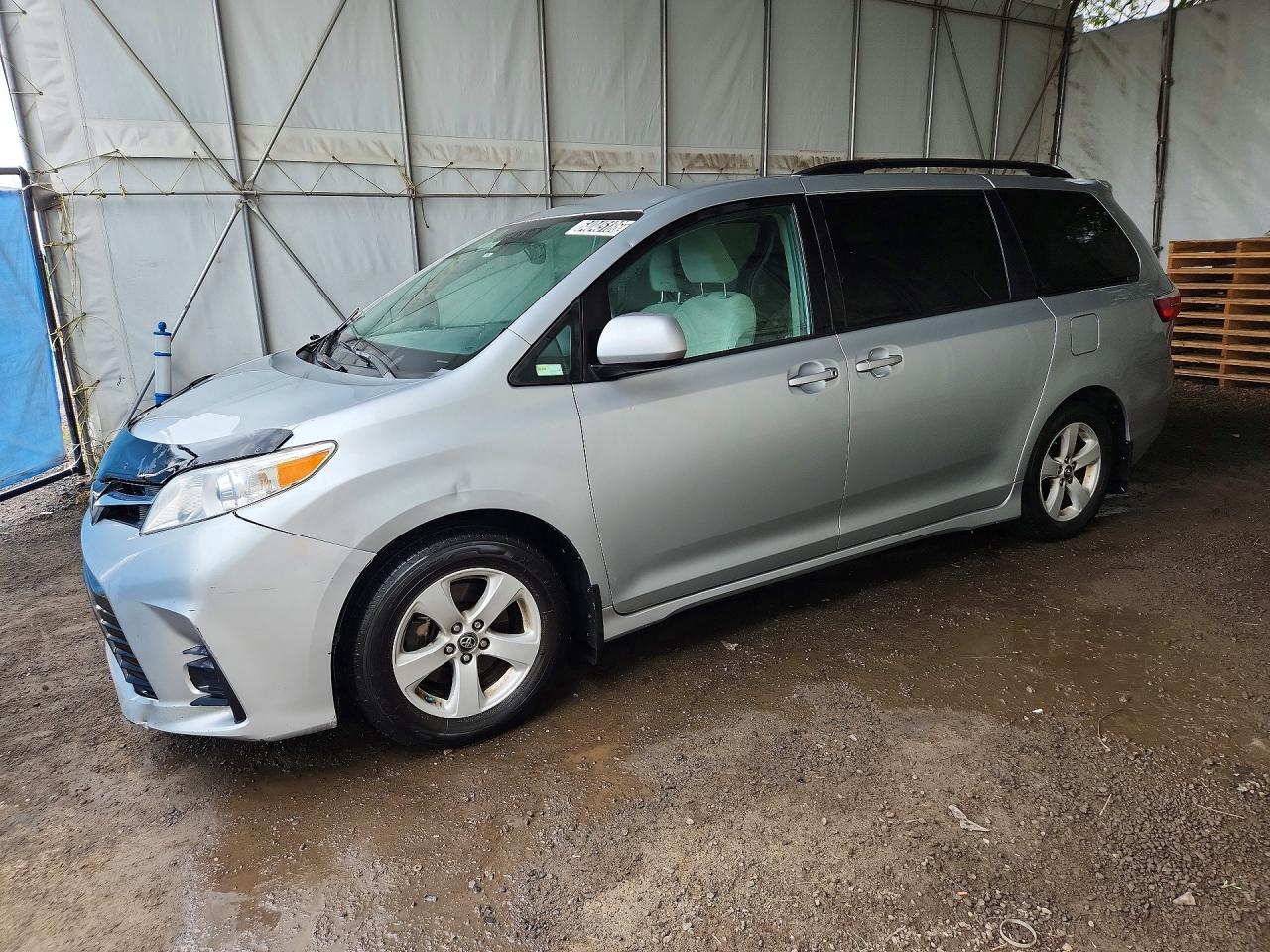 2019 TOYOTA SIENNA LE