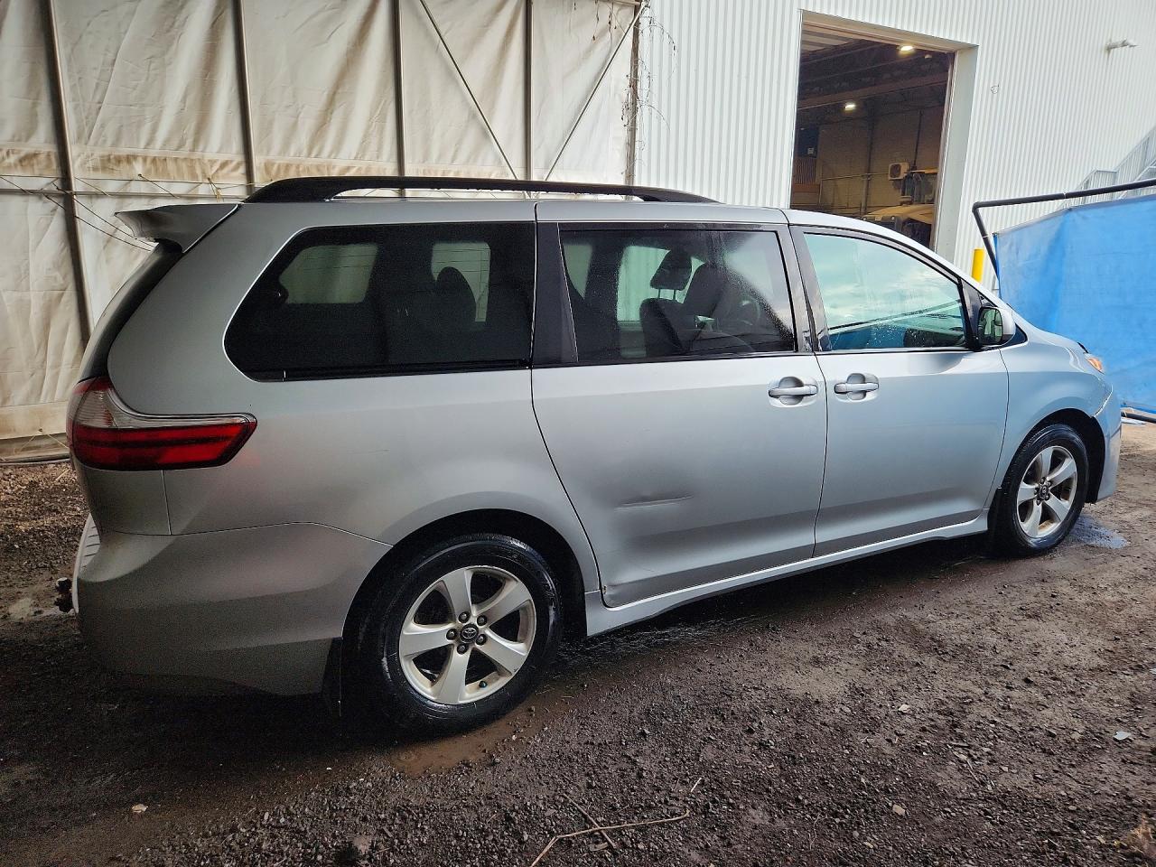 2019 TOYOTA SIENNA LE — снимка 3