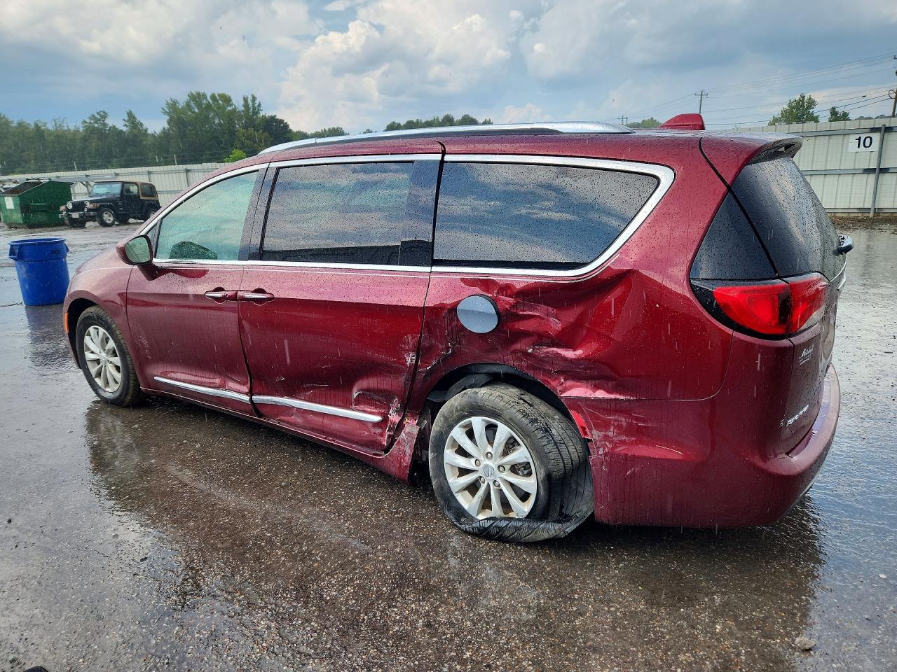 2019 CHRYSLER PACIFICA TOURING L — photo 2