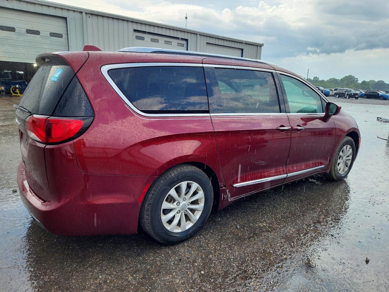 2019 CHRYSLER PACIFICA TOURING L — photo 3