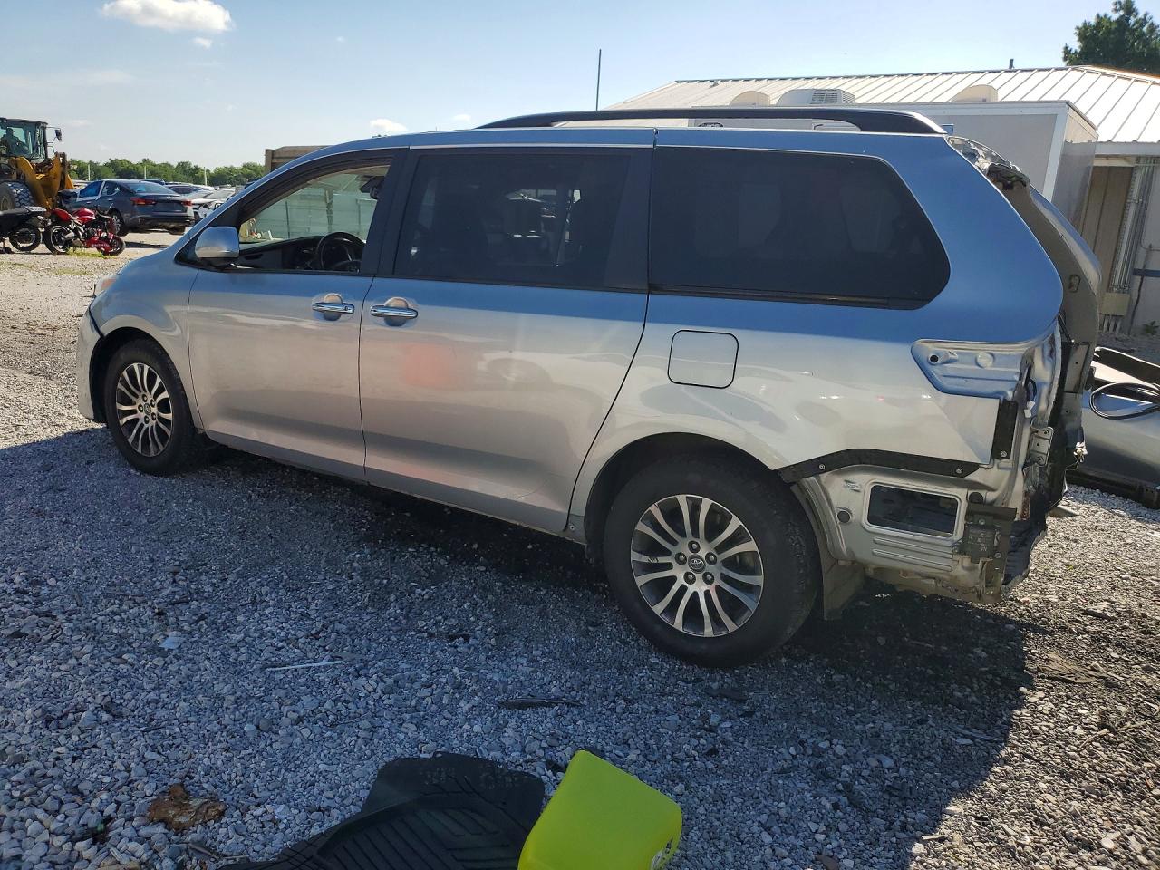 2019 TOYOTA SIENNA XLE 8-PASSENGER — снимка 2
