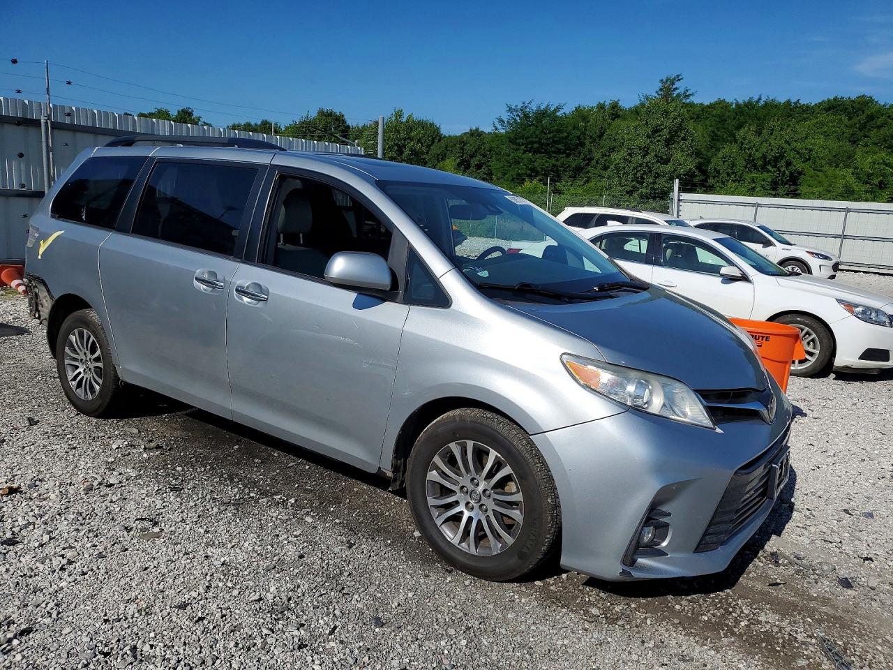 2019 TOYOTA SIENNA XLE 8-PASSENGER — снимка 4