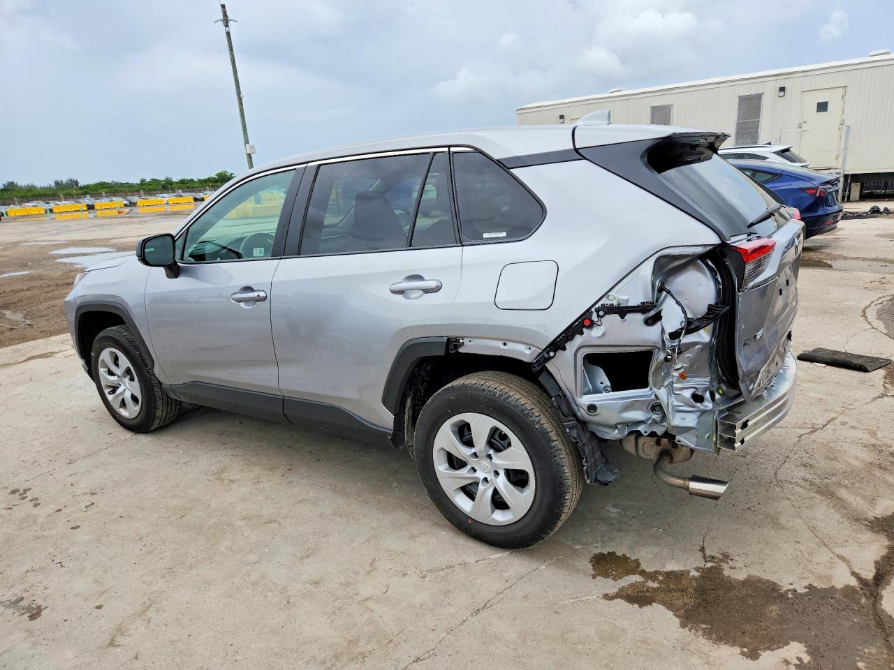 2025 TOYOTA RAV4 LE — снимка 2