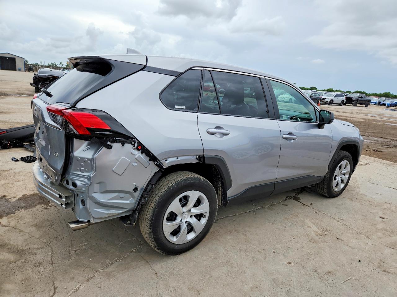 2025 TOYOTA RAV4 LE — снимка 3