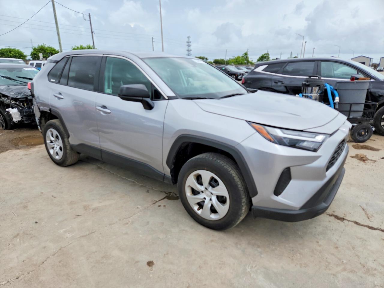 2025 TOYOTA RAV4 LE — снимка 4