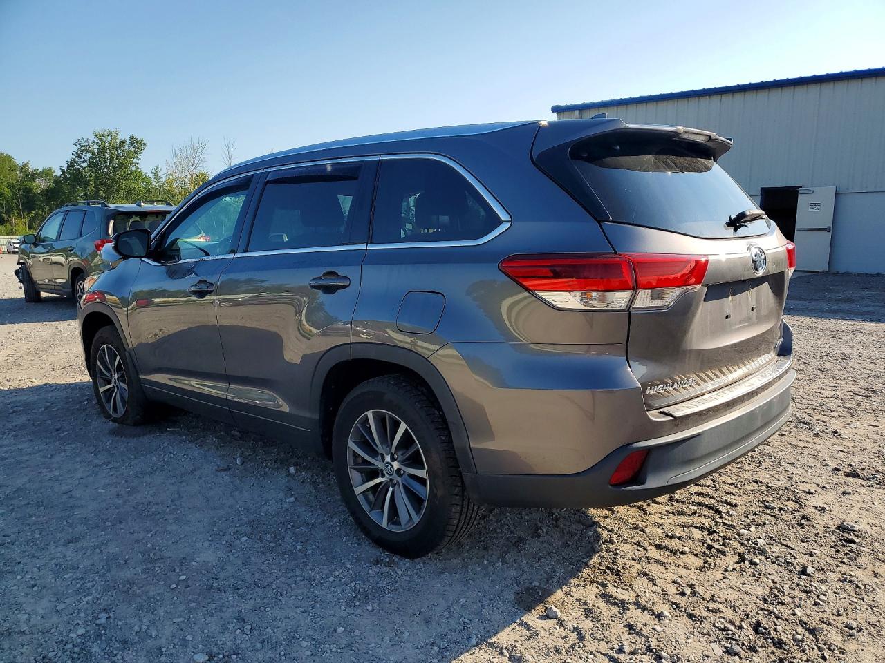 2018 TOYOTA HIGHLANDER XLE — снимка 2