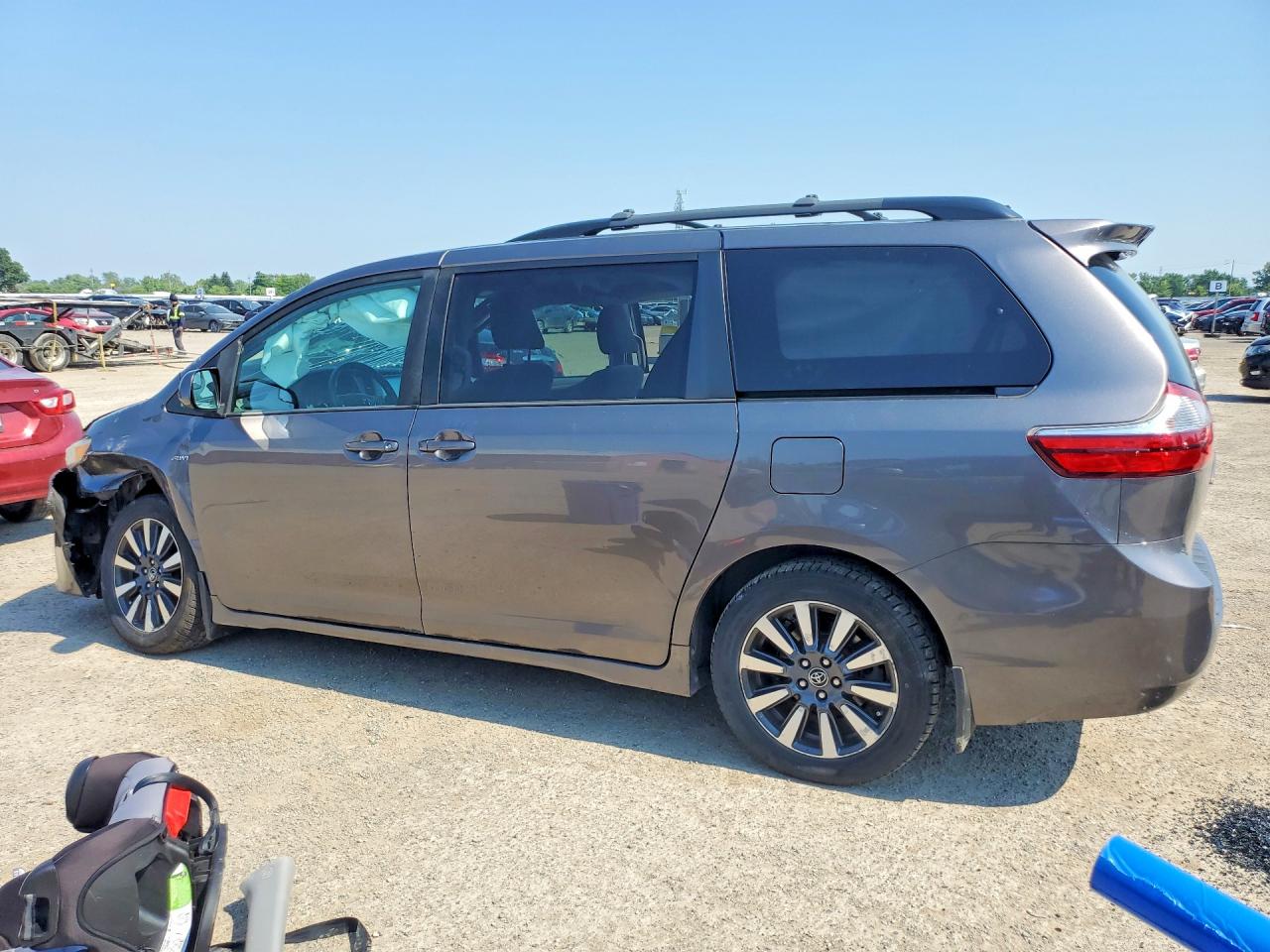 2019 TOYOTA SIENNA LE — снимка 2