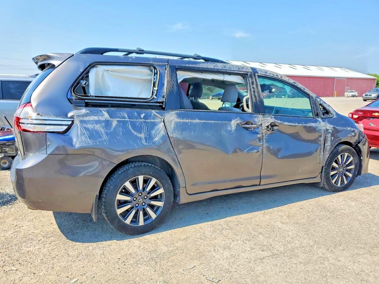2019 TOYOTA SIENNA LE — снимка 3