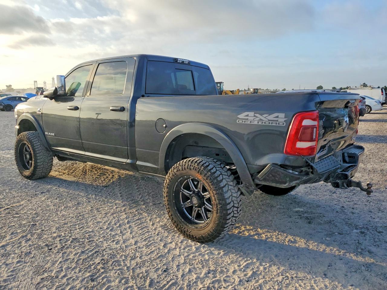 2020 RAM 2500 LARAMIE — снимка 2