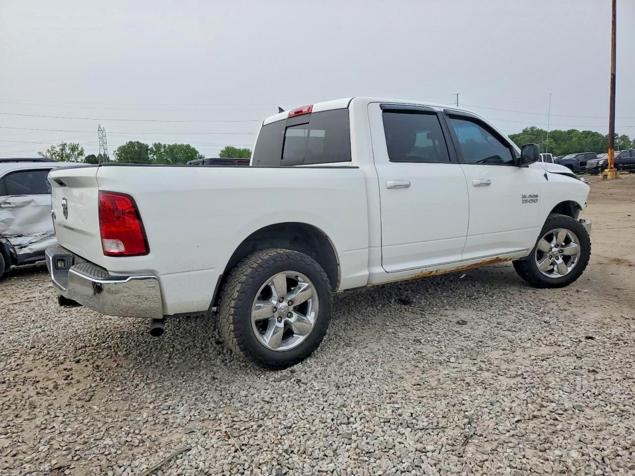 2015 RAM 1500 SLT — снимка 3
