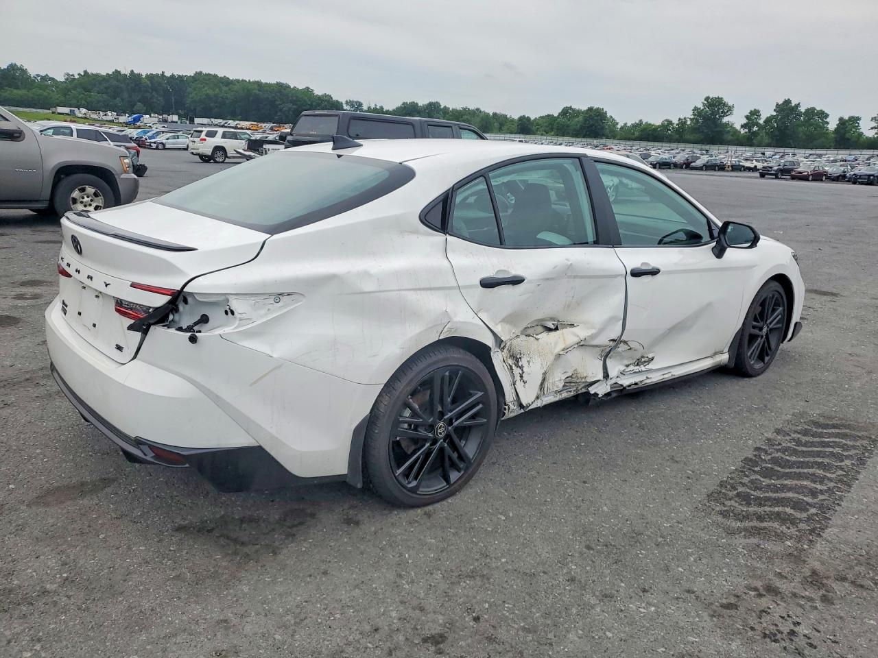 2026 TOYOTA CAMRY NIGHTSHADE — снимка 3