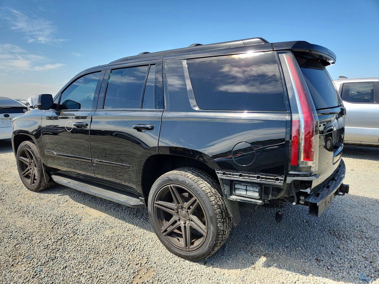 2017 CADILLAC ESCALADE LUXURY — снимка 2