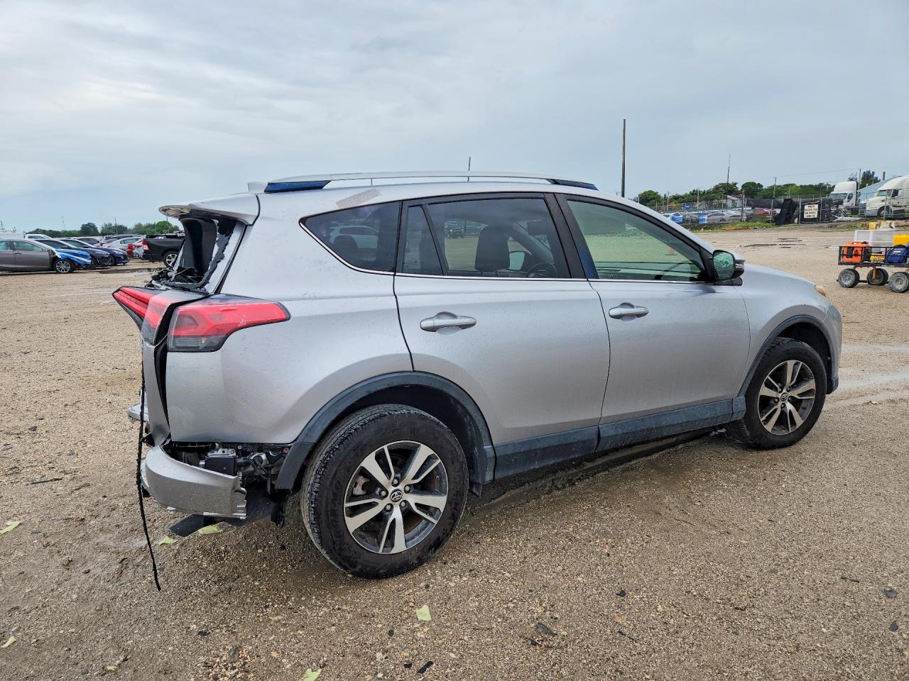 2018 TOYOTA RAV4 XLE — снимка 3