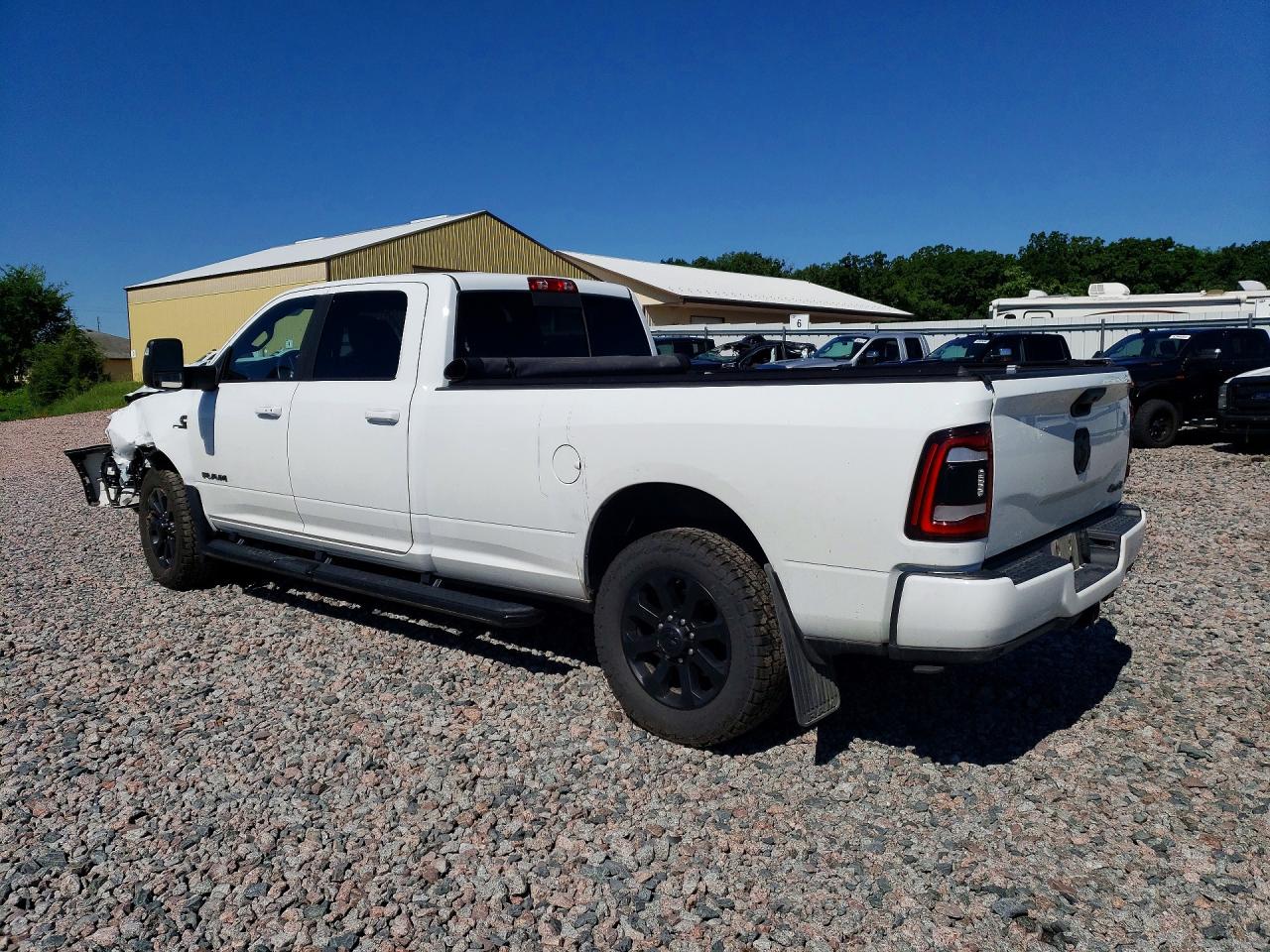 2024 RAM 3500 LARAMIE — снимка 2