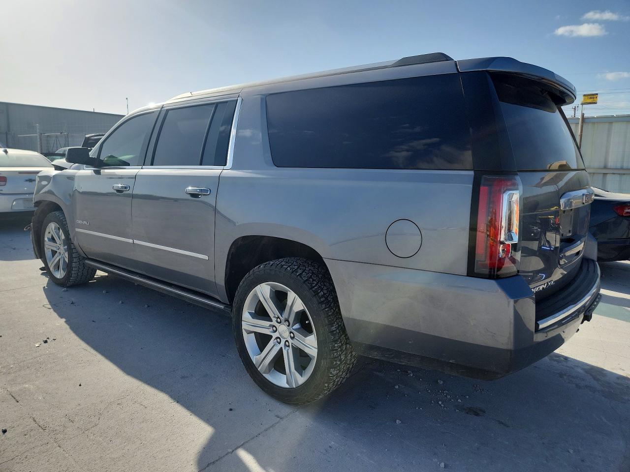 2019 GMC YUKON XL DENALI — снимка 2