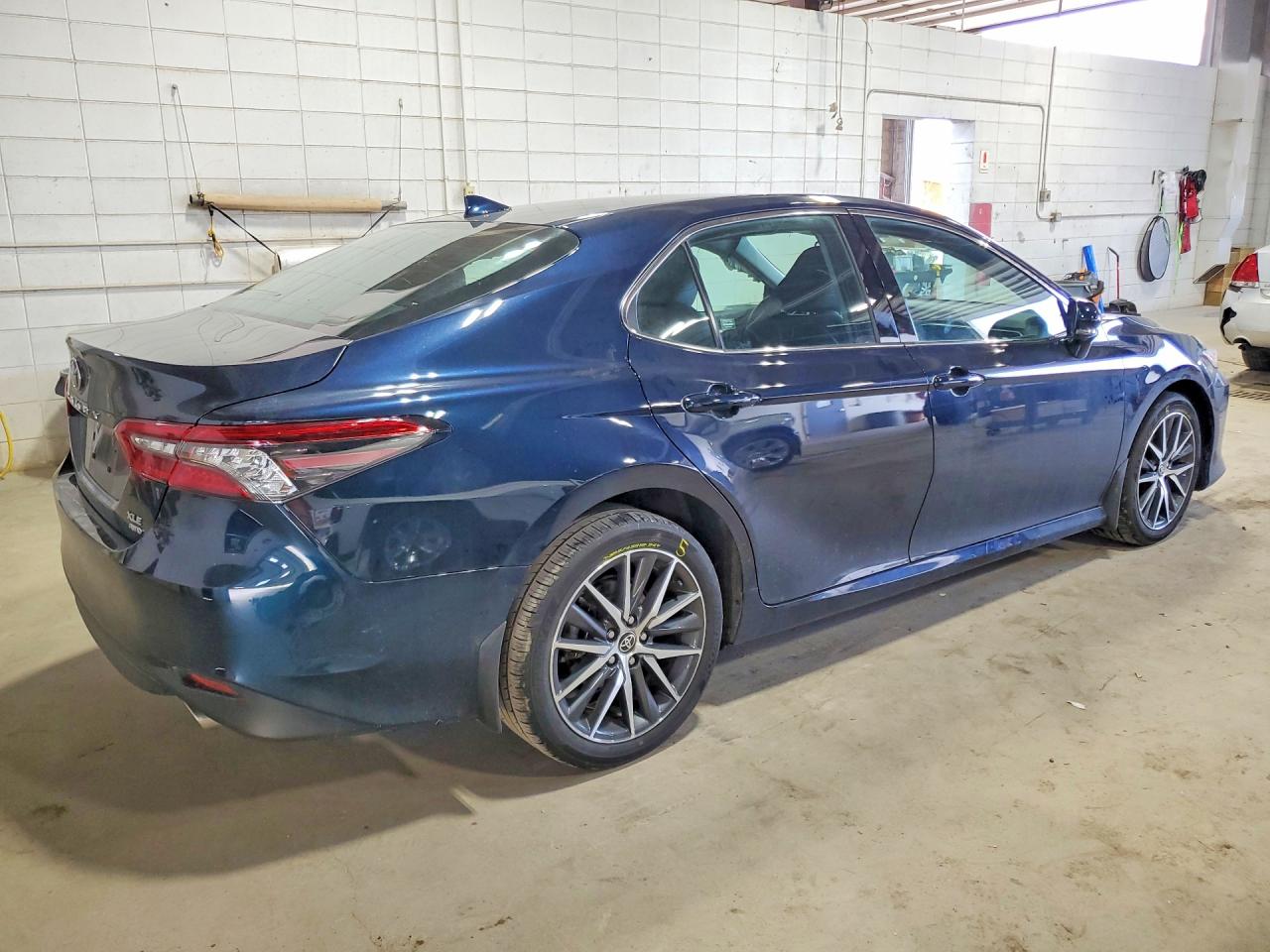 2021 TOYOTA CAMRY XLE — снимка 3