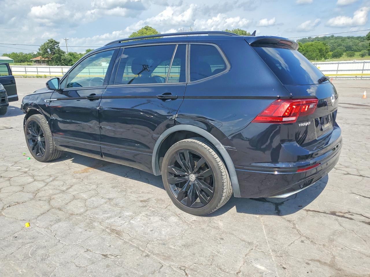 2021 VOLKSWAGEN TIGUAN SE — снимка 2