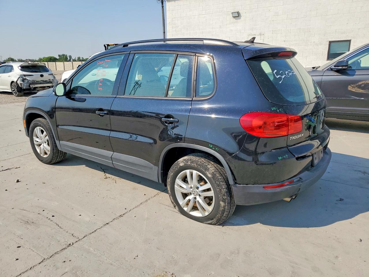 2017 VOLKSWAGEN TIGUAN S — снимка 2