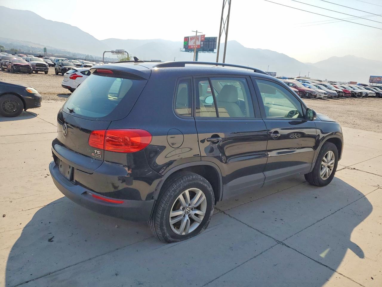 2017 VOLKSWAGEN TIGUAN S — снимка 3