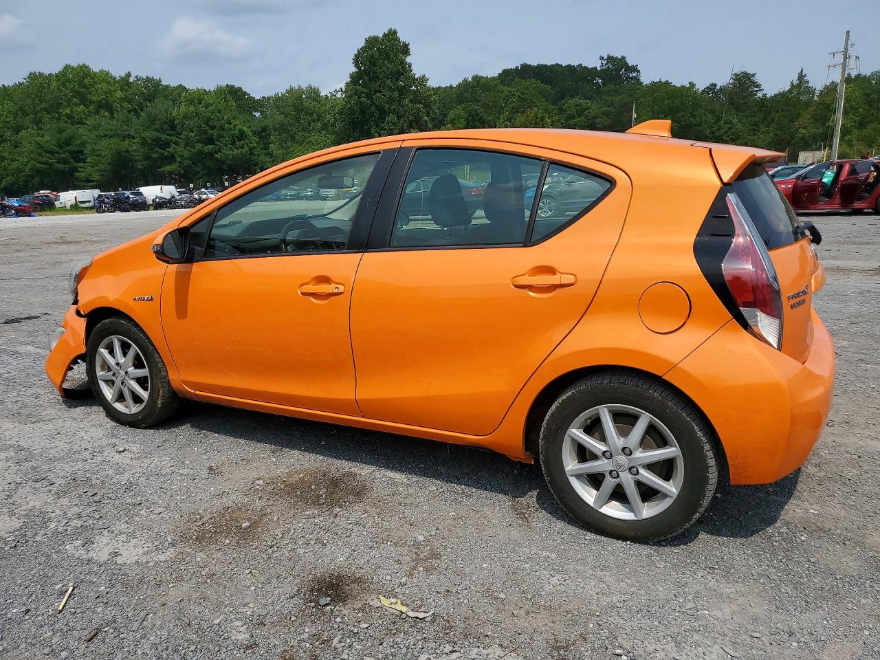 2015 TOYOTA PRIUS C THREE — снимка 2