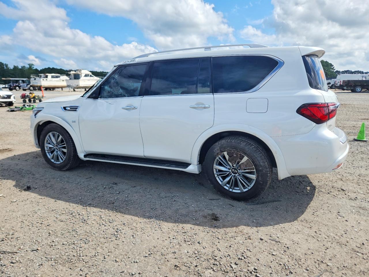 2019 INFINITI QX80 LUXE — снимка 2