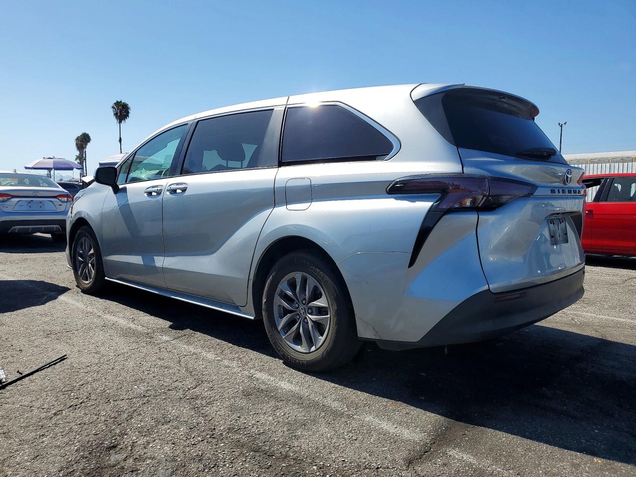2024 TOYOTA SIENNA LE — снимка 2