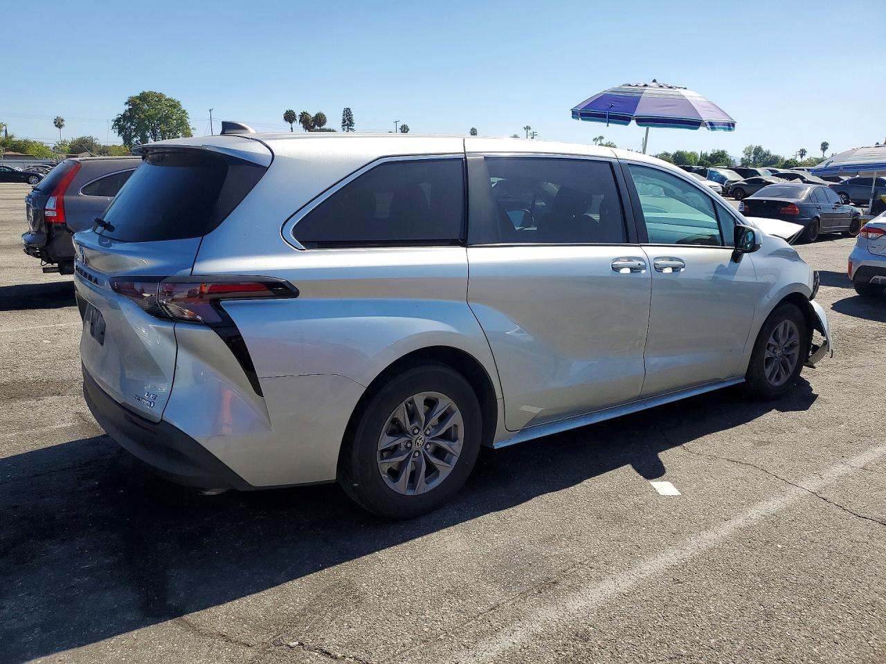 2024 TOYOTA SIENNA LE — снимка 3